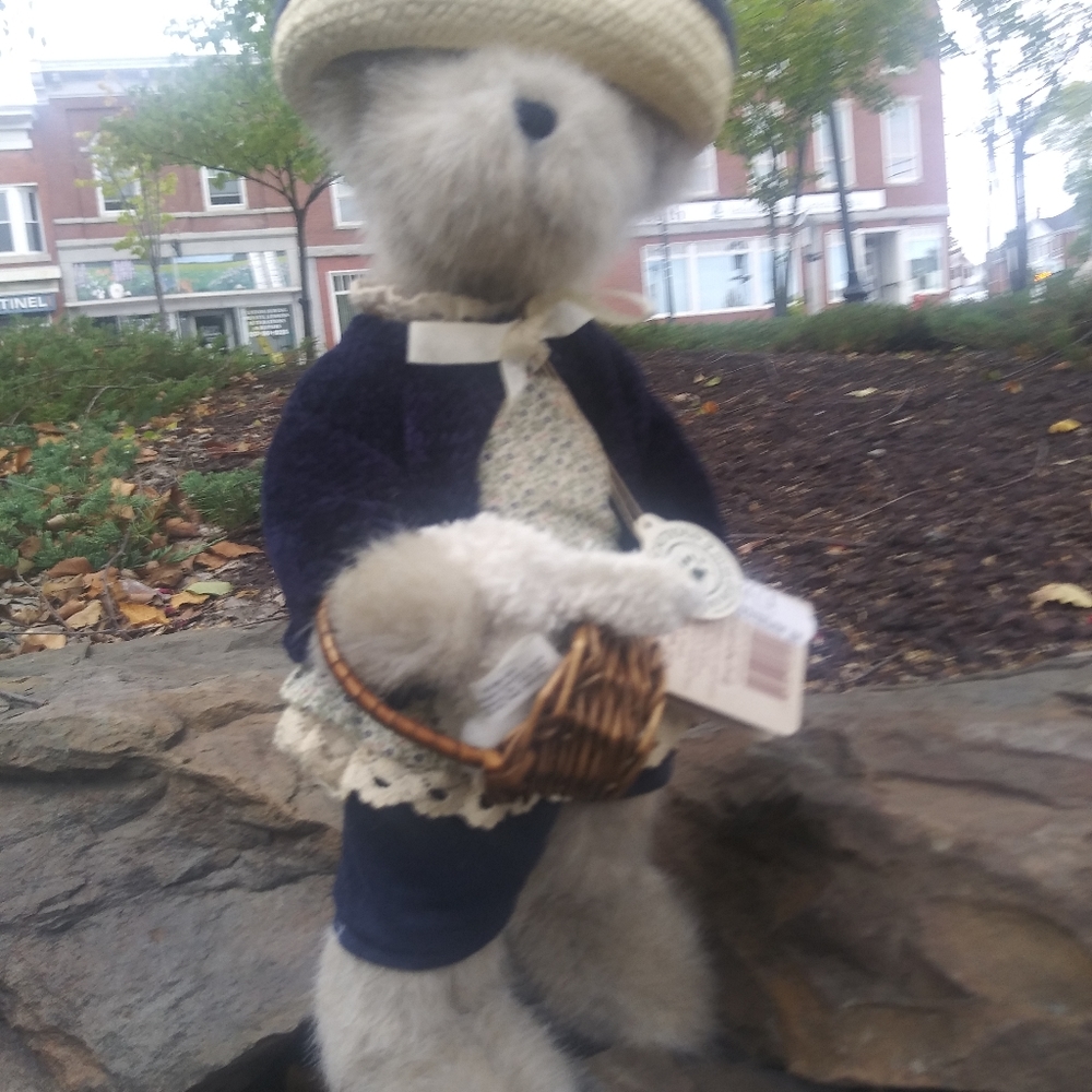 Boyds Bear Large Hinged